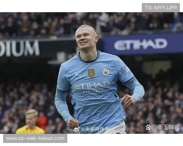 哈兰德打入英超第99球后亲吻球场，父亲看台落泪