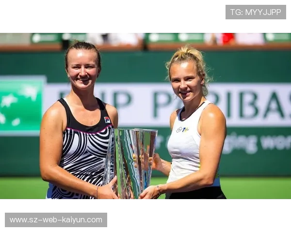 WTA总决赛双打：西尼亚科娃-汤森德两连胜，为美网决赛成功复仇